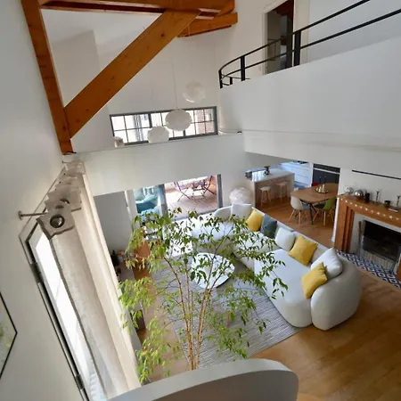 Magnificent With Terrace In Apartament *